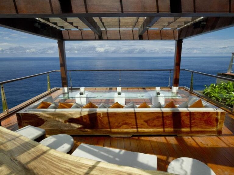 The Edge Uluwatu Cliff Bar Hire